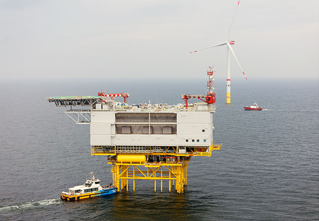 PB: Faszinierende Einblicke in die Welt der Offshore-Wind-Industrie erhielten auch die Journalisten im Rahmen einer vom Netzbetreiber 50Hertz organisierten Presseausfahrt zu einem Offshore-Windpark / Bildquelle: 50Hertz/M. Vogel
