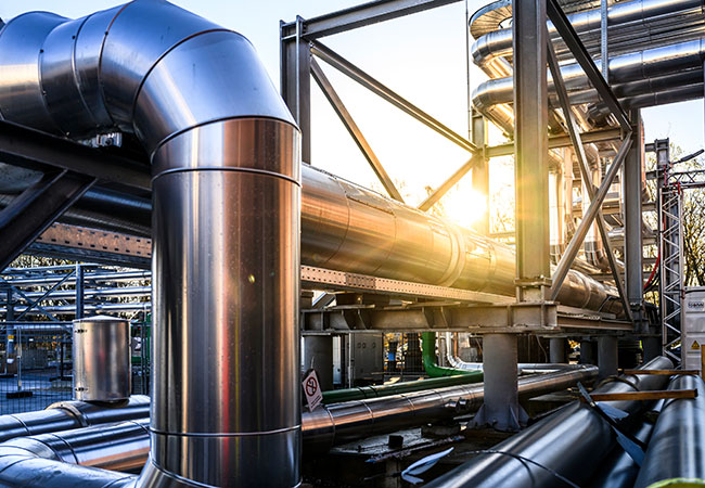 PB: Die Stadtwerke München setzen bei der Transformation der Fernwärme vor allem auf Geothermie. Die Geothermieanlage am Energiestandort Süd in München ist die sechste Anlage der SWM. / ©: SWM / Fotograf: Manuel Übler