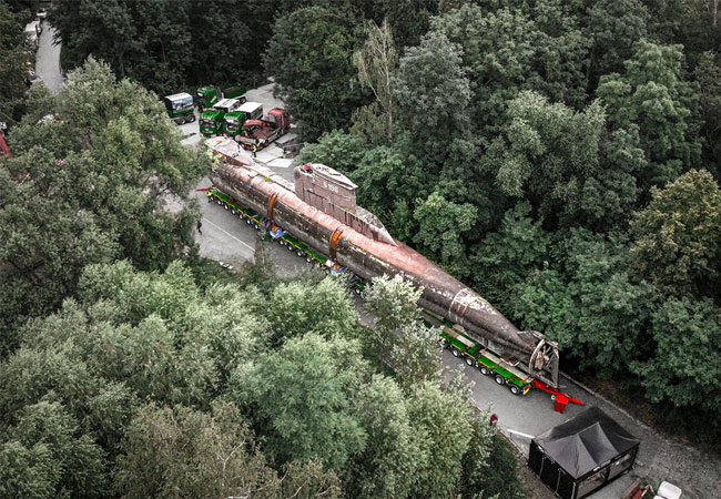PB: U17 wartet auf die Weiterfahrt über Wasser am Naturhafen Speyer. / ©: TII SCHEUERLE