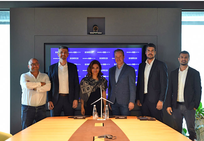 PB: Nahmen an der Unterschriftszeremonie in Istanbul teil (von links): Mert Yaycıoğlu (CFO Enerjisa Üretim), İhsan Erbil Bayçöl (CEO Enerjisa Üretim), Ezgi Deniz Katmer (Deputy General Manager Wind Power Plants Investments Enerjsa Üretim), Uli Schulze Südhoff (ENERCON CCO), Arif Günyar (ENERCON Regional Head CAMEA) und Tayfun Bayraktar (Sales and After Sales Director ENERCON Region CAMEA). / ©: ENERCON GmbH
