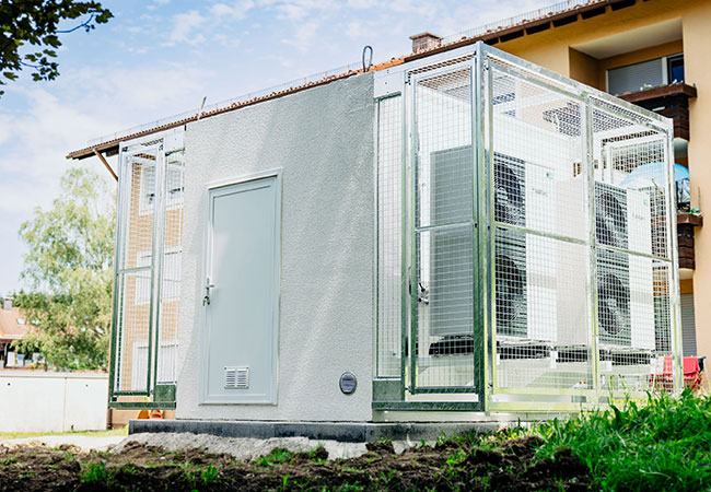 PB: Die Nummer eins der „Energy Unit | Wärmepumpe“, von Alois Müller und Vaillant steht in Penzberg. / Foto: Alois Müller