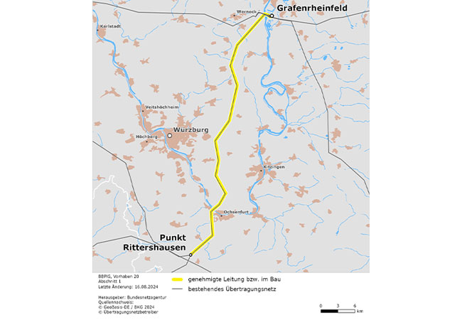 PB: Zwischen dem Umspann­werk Grafen­rheinfeld und dem Punkt Ritters­hausen soll eine bestehende 380-kV-Freileitung um einen zusätzlichen Strom­kreis erweitert werden. Der Abschnitt liegt vollständig im Bundes­land Bayern. Er beginnt süd­westlich von Ritters­hausen und verläuft zunächst in Richtung Nord­osten. Die Strom­leitung überspannt nord­westlich von Ochsenfurt den Main sowie die Bundes­straße 13. Sie verläuft in nördliche Richtung weiter. Im Osten von Theil­heim und Rotten­dorf werden die Autobahnen 3 und 7 sowie die Bundestraße 8 überspannt. Nord­östlich von Bergt­heim werden ein größerer Gehölz­bestand sowie ein kleines Wald­gebiet gequert. Süd­westlich von Grafen­rheinfeld überspannt die Höchst­spannungs­leitung erneut den Main sowie randlich das Garstadter Holz. Die Leitung endet schließlich im Umspann­werk Grafen­rheinfeld.