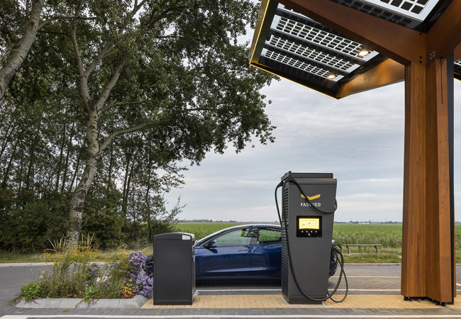 PB: Fastned zeigt mit seinen Stationen sichtbar ökologisches Engagement / ©: Germán Cabo