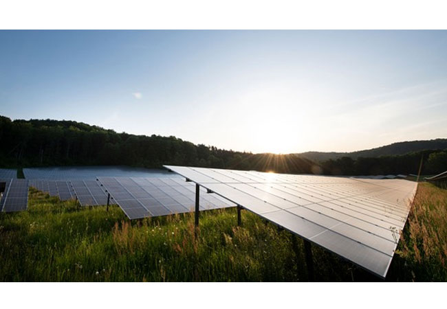 PB: Solarparks wie dieser werden von Greenovative geplant, gebaut und langfristig betrieben. / ©: Greenovative. 
