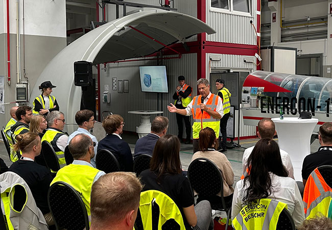 Der große Visionär Bundwirtschaftsminister Robert Habeck besucht ENERCON-Werk in Aurich