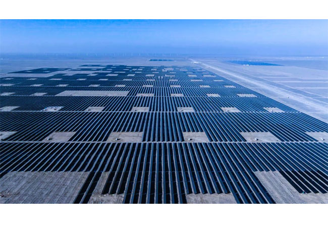 PB: Huasun has delivered 1.8 GW of high-efficiency HJT solar panels to CGDG in just three months for its 4 GW photovoltaic project in Northwest China.