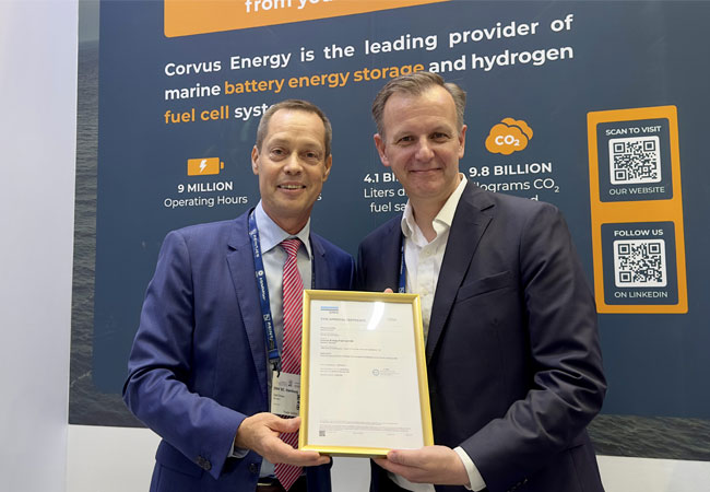 PB: Olaf Drews DNV and CEO Fredrik Witte Corvus, Olaf Drews, Head of Engines & Pressurized Equipment Maritime DNV and Fredrik Witte, CEO of Corvus Energy with the type approval certificate for the Corvus Pelican Fuel Cell. / ©: Corvus Energy