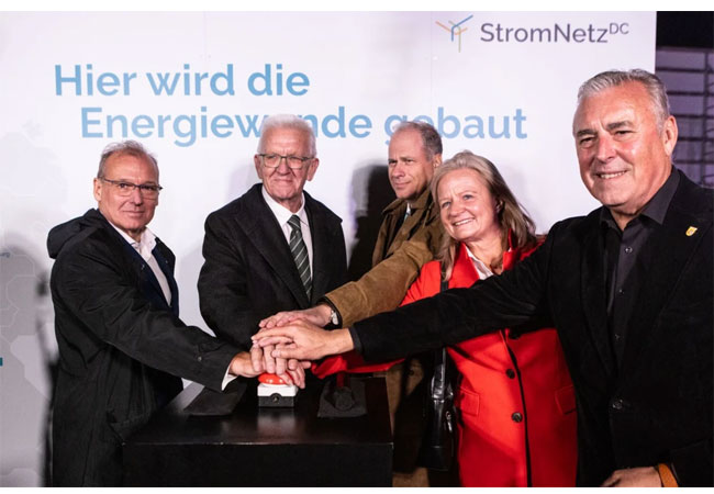 PB: Dr. Werner Götz, Vorsitzender der Geschäftsführung von TransnetBW und Gastgeber der Veranstaltung; Winfried Kretschmann, Ministerpräsident des Landes Baden-Württemberg; Dr. Georg Stamatelopoulos, Vorstandsvorsitzender der EnBW; Anette Schmidt, Bürgermeisterin der Kreisstadt Tauberbischofsheim; Joachim Markert, Bürgermeister der Stadt Grünsfeld / ©: transnetBW