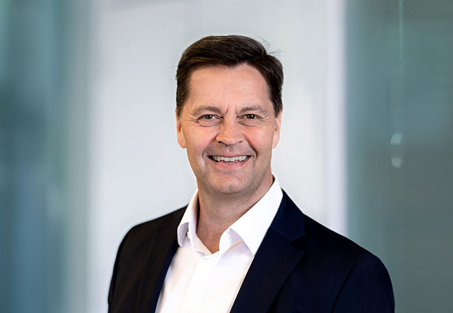 PB: Das Vorstandsteam der EWE AG ist wieder komplett: Seit 1. Oktober 2024 ist Dr. Frank Reiners Finanzvorstand des Oldenburger Energie- und Telekommunikationsunternehmens.