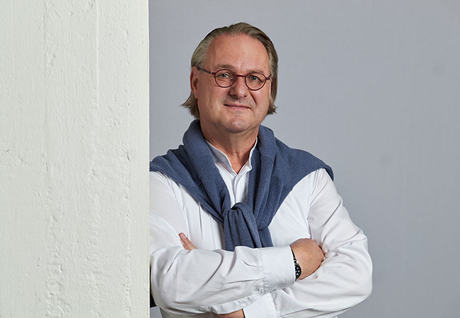 PB: Die FML Finanzierungs- und Mobilien Leasing GmbH & Co. KG aus Hamburg ist Experte für Leasing rund um Erneuerbare Energien. Udo F. Mann ist 2. Geschäftsführender Gesellschafter der FML und spezialisiert auf die Bereiche Erneuerbare Energien, Mobilität, Land-, Forst- und Kommunalwirtschaft sowie Mobilität. / Copyright: FML