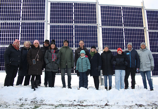 PB: Feierliche Eröffnung des Agri-Solarparks Löffingen (v.l.n.r. Martina Braun (MdL Baden-Württemberg), Katrin Heuzard de la Couture (GLS Bank), Nadyne Saint-Cast (MdL Baden-Württemberg), Hans-Peter Behrens (MdL Baden-Württemberg), Rita Schwarzelühr-Sutter (MdB), Cem Özdemir (Bundeslandwirtschaftsminister), Wolfram Wiggert (Betriebsleiter), Martha Wiggert, Chantal Kopf (MdB), Eva Wiggert, Jakob Wiggert, Sascha Krause-Tünker (Vorstand Next2Sun AG), Heiko Hildebrandt (Vorstand Next2Sun AG)