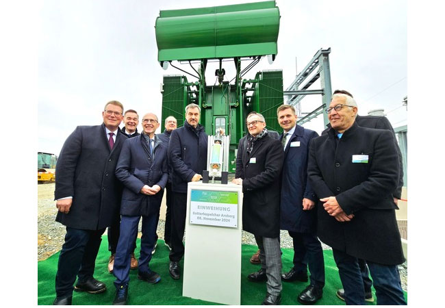 PB: Einer der größten Batteriespeicher Deutschlands wurde am 8. November in Arzberg eingeweiht - im Beisein des bayerischen Ministerpräsidenten Dr. Markus Söder sowie weiteren Gästen aus Politik und Wirtschaft. (Foto: C. Fröhlich)
