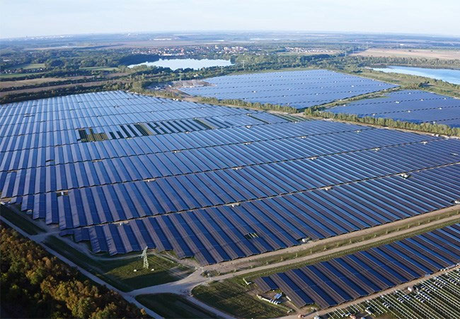 PB: Delta liefert 3.500 hocheffiziente PV-Wechselrichter für Europas größtes Solarkraftwerk / ©: Delta EMEA
