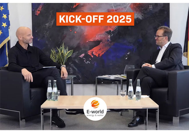 PB: Unser Vorstand Dr. Roman Dudenhausen eröffnete den ersten Tag des E-world Kick-offs mit einem Kamingespräch mit Klaus Müller, Präsident der Bundesnetzagentur.