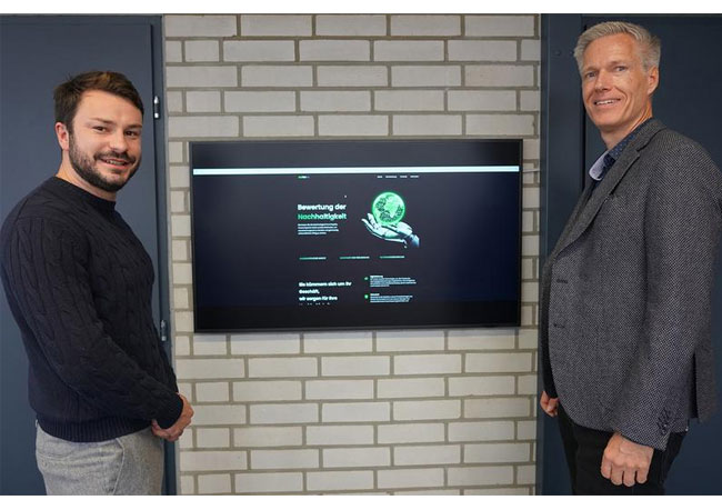 PB: Gründer Luigi Ceci (links) und Prof. Dr.-Ing. Matthias Bahr, Rektor der Hochschule Biberach Foto: HBC