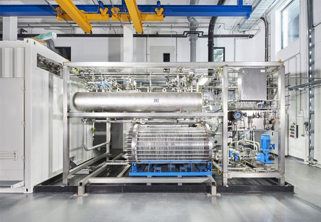 PB: Erprobung eines Elektrolysestacks im 0,5 Megawatt Maßstab. / ©: ZSW