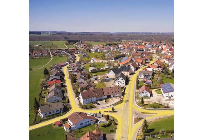 PB: Mit kommunalen Wärmenetzen setzt GP JOULE die Wärmewende in die Praxis um, wie hier in Hohenstadt mit symbolisch dargestellten Wärmeleitungen. /  Bildrechte: GP JOULE