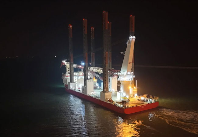 PB: WIND DISCOVERY departuring for Europe / ©: ZITON