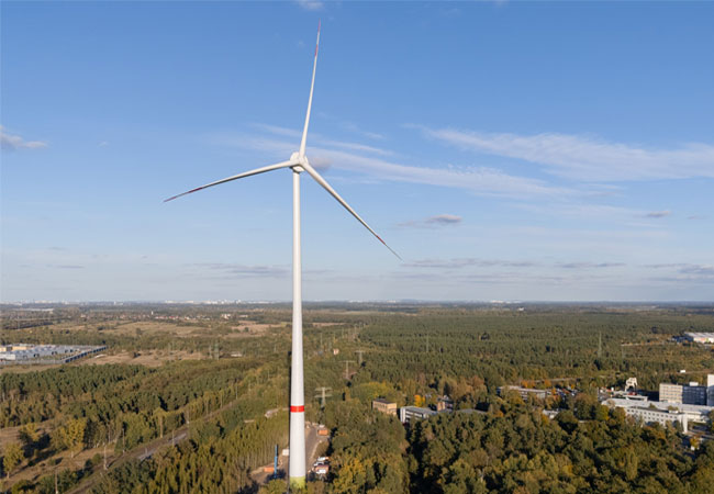 PB: Die neu errichtete Enercon E-138 Anlage in Ludwigsfelde / ©: Energiequelle GmbH