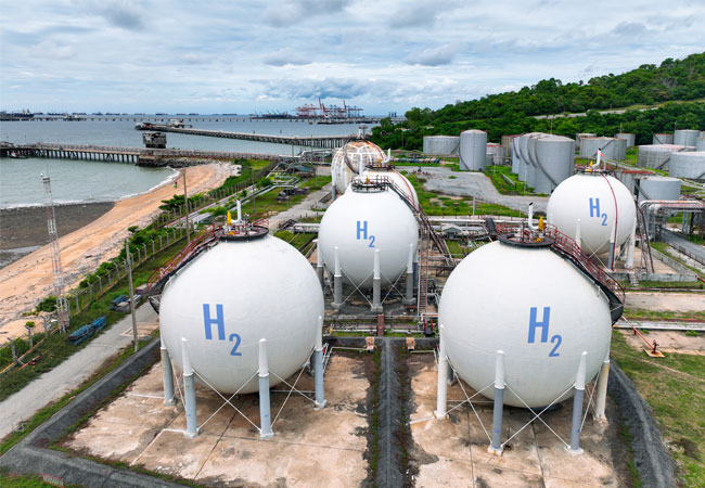 PB: In 2023, less than ten percent of the originally announced green hydrogen production was realised. Photo: Adobestock/Artinun / ©: PIK