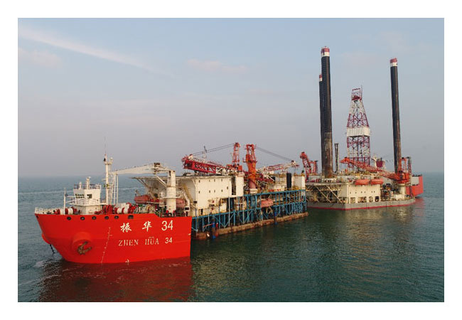 Shanghai Zhenhua Heavy Industries liefert das weltgrößte Rammschiff aus / ©: ZPMC