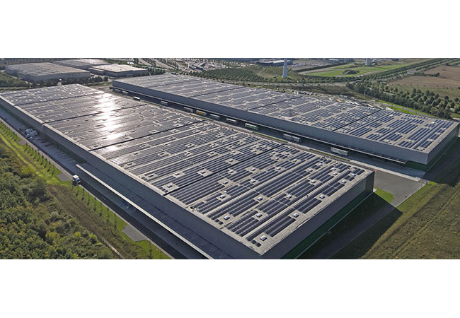 PB: Die neue Photovoltaik-Aufdachanlage in Leipzig ist mit einer Leistung von 11 MWp eine der größten in Deutschland. / ©: RE.source