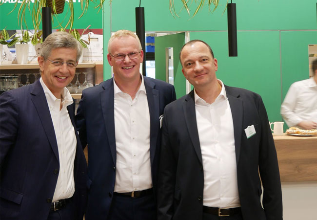 PB: EMH metering Stand auf der E-World energy & water 2025 mit Peter Heuell (GF), Oliver Lütker (Direktor Entwicklung), Björn Gogolla (Direktor Vertrieb) v.l.n.r. / ©: EMH