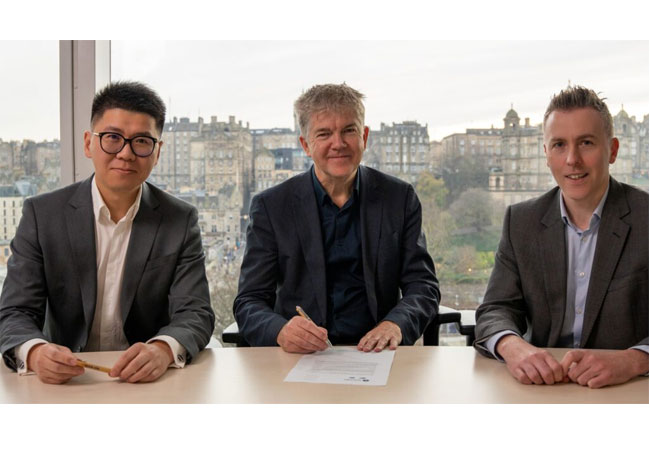 PB: From left: Red Rock Renewables CEO, Xiaomeng Chen; Inch Cape Project Director, John Hill and ESB Head of Offshore Wind, Hydrogen and Long-Term Storage, Paul Lennon at the Inch Cape Edinburgh office.