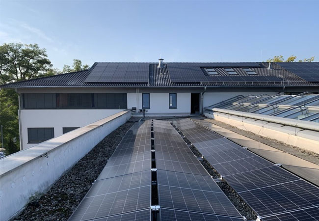 PB: PV-Anlage auf dem Dach der Kreisverwaltung Landkreis Oder-Spree in Beeskow / Foto: BEOS eG