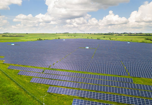 PM: SUNCATCHER sichert sich über Qualitas Energy Brückenfinanzierung für zwei PV-Projekte mit 111 MWp in Deutschland und Polen / ©: Capcora