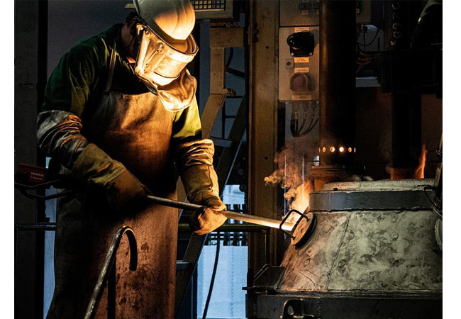 PB: Die BAM untersucht im ZEROSTEEL-Projekt u.a. die wasserstoffbasierte Direktreduktion von Eisenerz im industriellen Maßstab. / c. BAM