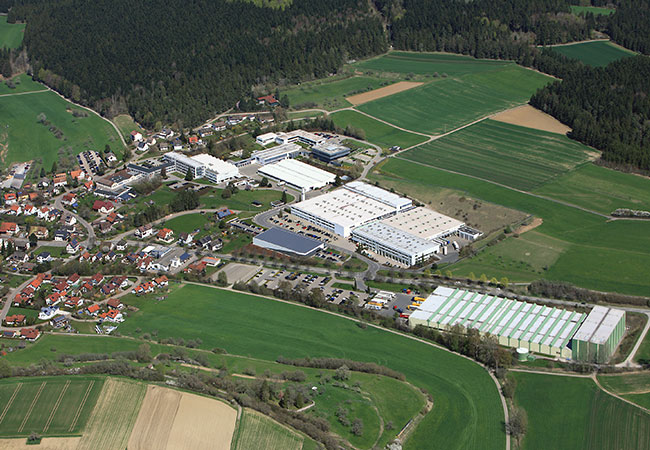 PB: Hauptsitz der Unternehmensgruppe fischer in Tumlingen. / ©: fischer