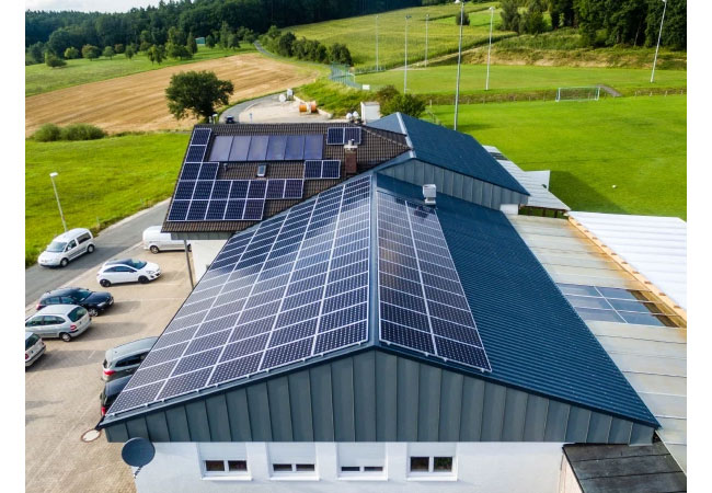 PB: Photovoltaik-Anlage des DJK-Weingarts / Copyright: iKratos Solar und Energietechnik GmbH
