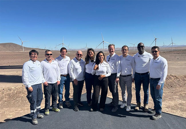 PB: Mitglieder des ENERCON-Teams bei der Einweihung des Horizonte-Windparks in Chile (von links nach rechts): MarioArispe, Juan Castrillon, Gerald Ripamonti, Marcos Madureira, Maria Ribeiro,Carla Tapia, Uli Schulze Südhoff, Mino Cobas, Kay Akanbi und Joao PauloCavalcanti / ©: ENERCON