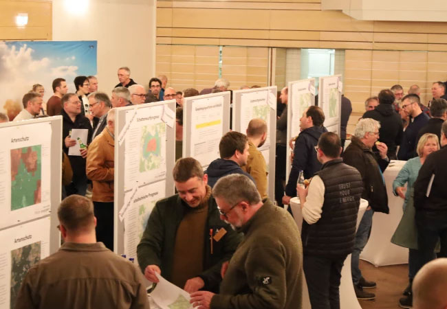 PB: Großes Interesse in der Stadthalle Treuchtlingen: Rund 250 Bürgerinnen und Bürger nutzten die Einladung zum Austausch. (Foto: GP JOULE)