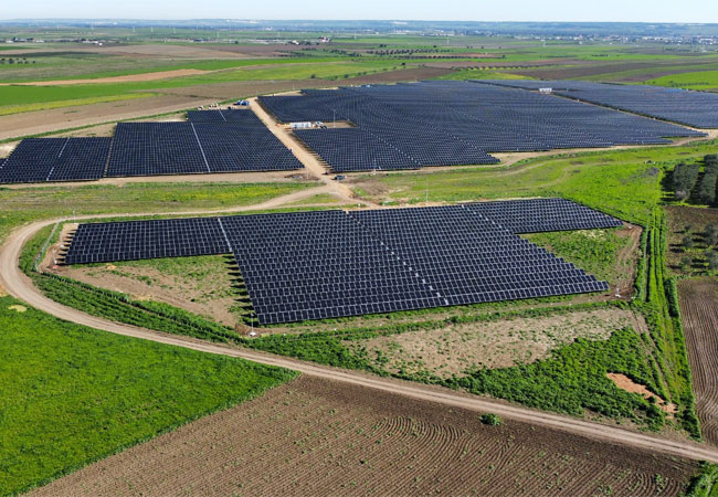 PB: Das 22MW Projekt Valcasado im spanischen Huelva nutzt die integrierte Modul- und Trackerlösung von Trinasolar. / Quelle: Trinasolar