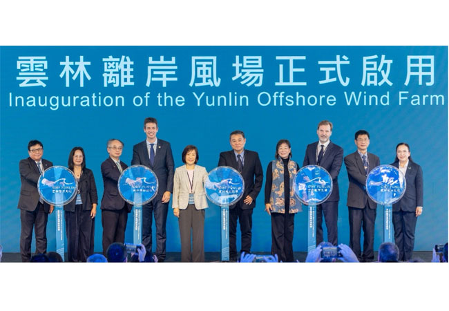PB: From the left: Masayoshi Fujimoto (CEO, Sojitz), Wong Su-jhen (Chief Secretary of Energy Administration), Chang Ming-ping (Director-General of Investment Promotion Department (MOEA)), Olivier Jouny (Senior Vice President Renewables, TotalEnergies), Cynthia Kiang (Deputy Minister of Economic Affairs), XS Koo (Chairperson,YWPC), Hsieh Su-ya (Deputy Mayor of Yunlin County), Patrick Lammers (CEO, Skyborn Renewables), Wu Long-jing (Director of Marine Resources Department (Ocean Affairs Council)), Dr. Jiraporn Sirikum (CEO, EGCO)