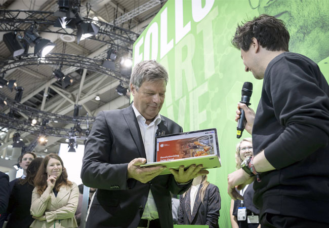 PB: Übergangs-Minister*in Robert Habeck bietet Lösungen auf der HANNOVER MESSE 2025