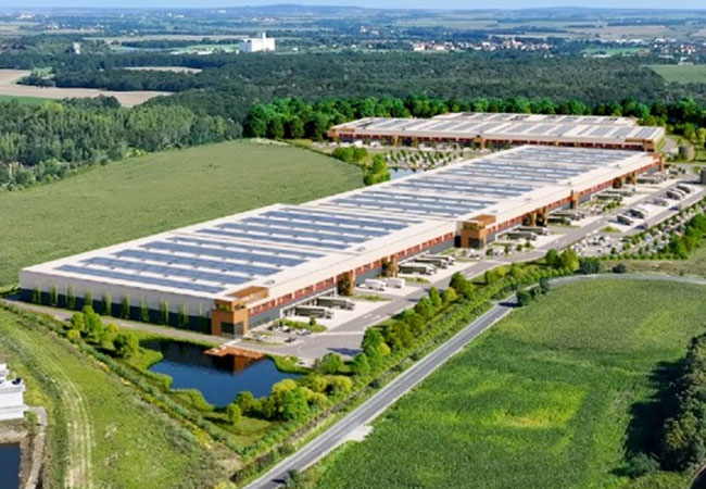 PB: Der neue Industrie- und Gewerbepark in Grimma setzt auf Bauen nach ESG-Prinzipien des Logix-Leitfadens. Drees & Sommer unterstützt Hines bei der Umsetzung des Projekts, das eine DGNB-Platin-Zertifizierung anstrebt. Auf einer Fläche von 28 Hektar nimmt der Park bereits Gestalt an. / ©: Hines Immobilien GmbH