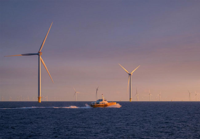 PB: Moray West offshore wind farm capable of powering half of Scotland’s homes is switched on by Scottish Secretary. / Der Offshore-Windpark Moray West, der die Hälfte aller schottischen Haushalte mit Strom versorgen kann, wird vom schottischen Minister in Betrieb genommen. / ©: UK Government 