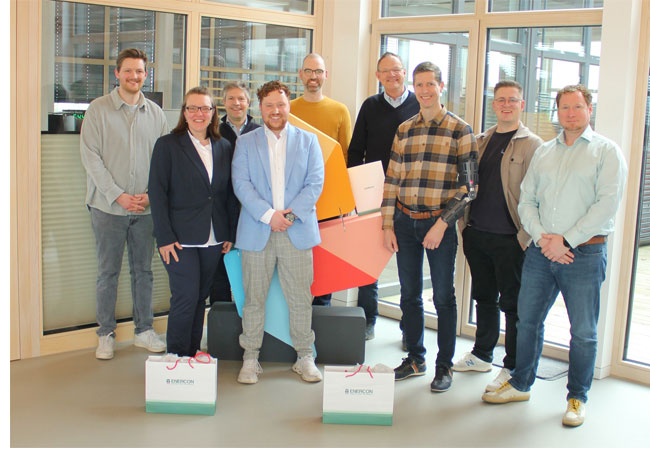 PB: Nahmen an derVertragsunterzeichnung teil (jw. von links): Hintere Reihe: Lasse Tigges (Geschäftsführer Planung WestfalenWIND), Benjamin Seifert (Regional Head CNE), Dr. Andreas Bunte (Projektleiter WestfalenWIND), Andreas Düser (Geschäftsführer Planung WestfalenWIND). Vordere Reihe: Katharina Moors (After Sales Manager Germany West), Florian Maszun (Sales Manager Germany West), Dr. Felix Rubitschek (Geschäftsführer Personal/Finanzen Gruppe + Geschäftsführer Windkraft-Service WestfalenWIND), Florian Janzen (Einkauf/Prokurist WestfalenWIND), Gregor Wessel (Leiter Projektentwicklung WestfalenWIND). / ©: ENERCON