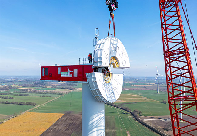 PB: Der neue Generator der E-175 EP5 E2 ist teilbar und wird beim Aufbau der Windturbine in zwei Segmenten installiert. / ©: ENERCON