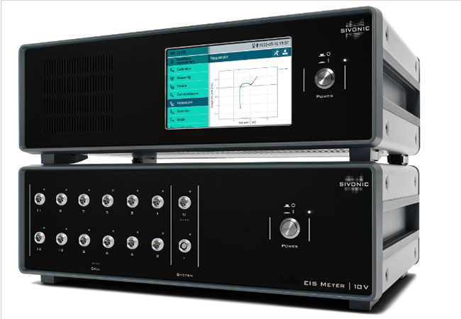 PB: Ein Analyzer mit 60 Messkanälen in für den Einbau in einen Schaltschrank. Foto: Alexander Liebing / ©: IMG