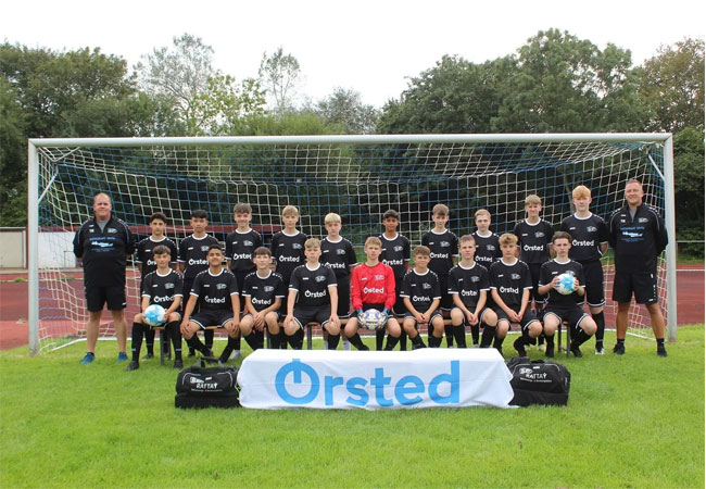PB: Mannschaft des Post SV Norden in ihren gesponserten Trikots. (Post SV Norden) / ©: Ørsted