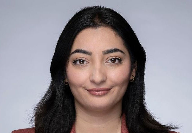 PB: Reem Alabali-Radovan (aus dem Irak stammende Deutsche Politiker*in) ist Quoten-Minister*in für wirtschaftliche Zusammenarbeit und Entwicklung. / ©: Bundesregierung/Guido Bergmann