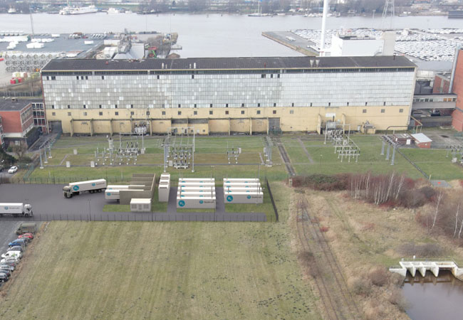 PB: Die Visualisierung zeigt, wie der Elektrolyseur Emden E1 sich in Zukunft in den bestehenden Kraftwerksstandort einfügt / Statkraft
