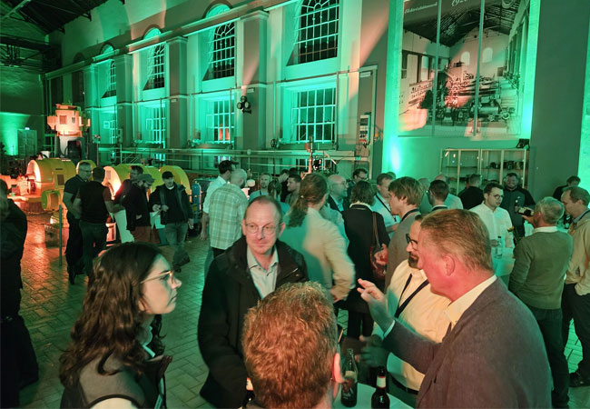 PB: Langer Abend beim Networking in der Turbinenhalle / ©: Conexio-PSE GmbH