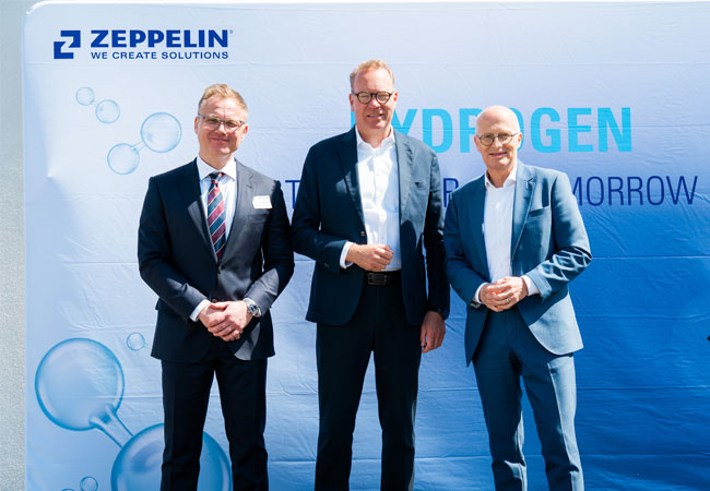 PB: v.l.n.r. Johannes Harding, Matthias Benz und Dr. Peter Tschentscher / ©: Zeppelin Power Systems GmbH