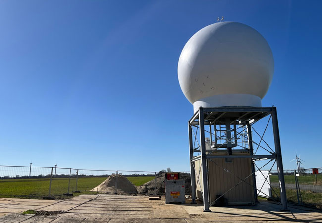 PB: Das Dual Doppler Wind-Radar misst die Windgeschwindigkeit bei Krummendeich im Landkreis Stade. / ©: Fraunhofer IWES/Jan Diettrich