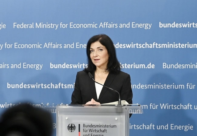 PB: Heute hat OECD Generalsekretär Mathias Cormann den OECD-Wirtschaftsbericht an Bundeswirtschaftsministerin Katherina Reiche überreicht.